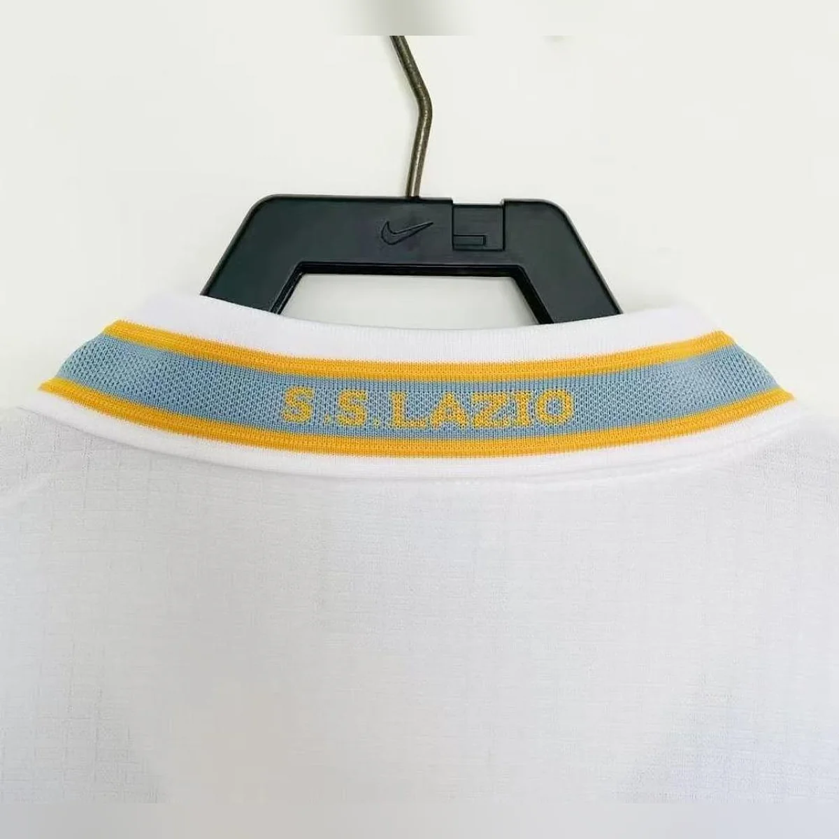 Seconda Maglia Lazio 2000/01 Manica Lunga Retro – dettaglio colletto