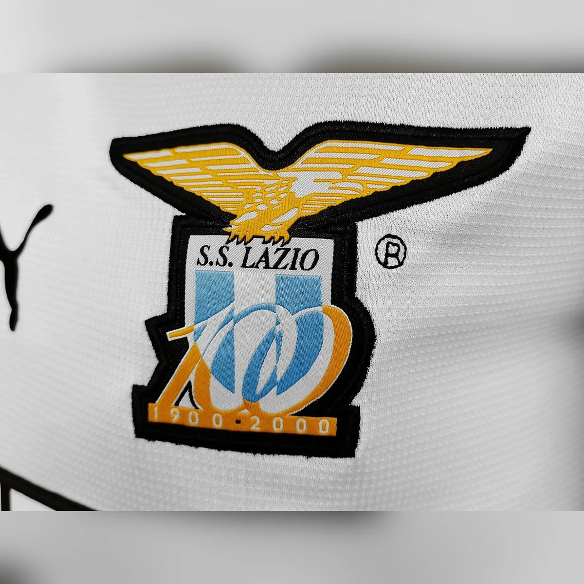 Seconda Maglia Lazio 2000/01 Siemens Retro – dettaglio stemma e patch centenario