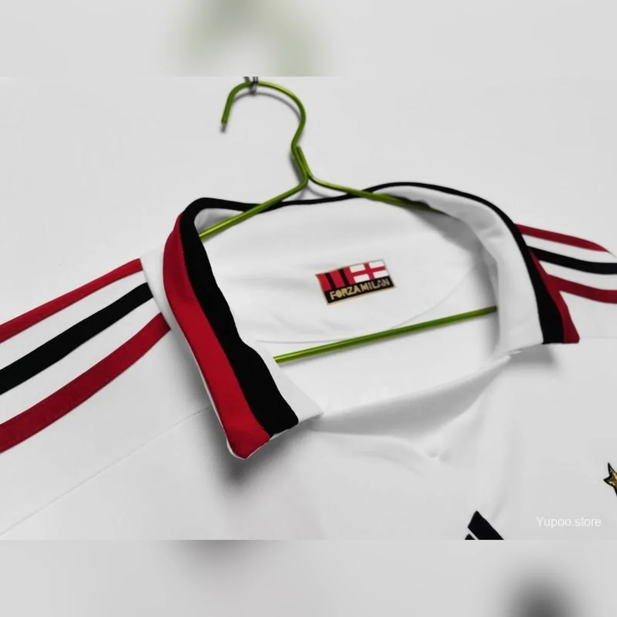 Segunda Camiseta Milan 2009/10 Retro – detalle del cuello