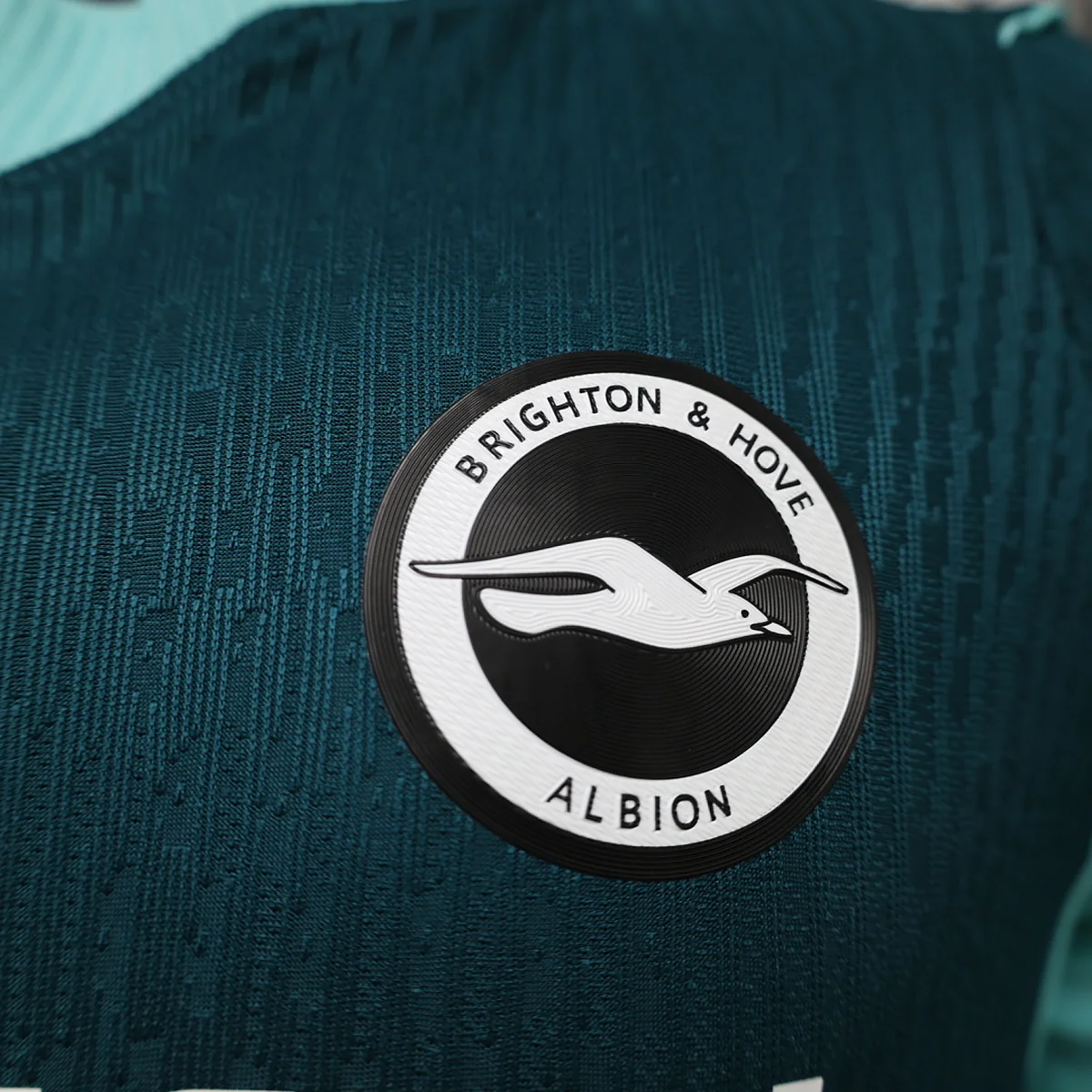 Camiseta Brighton Tercera Equipación 2026/27 – detalle del escudo