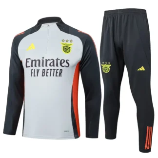 Tuta Benfica Grigio Chiaro e Nero Mezza Zip con Dettagli Corallo – vista frontale commerciale