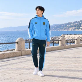 Chándal Napoli azul celeste con capucha 2026/27 – modelo virtual con rostro visible