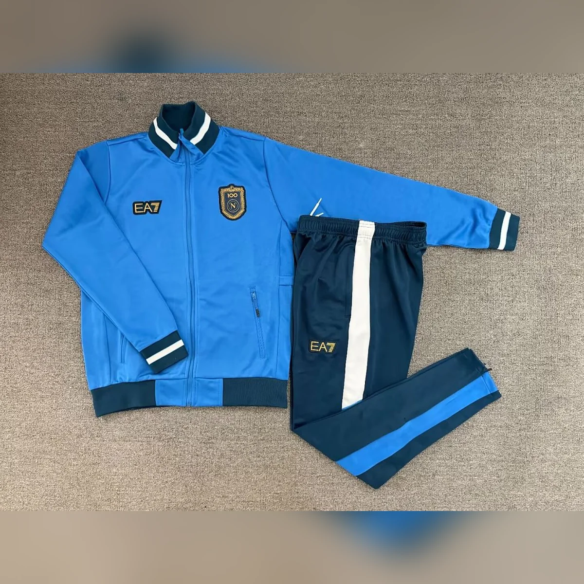 Tuta Napoli Azzurra EA7 2026/27 – fronte