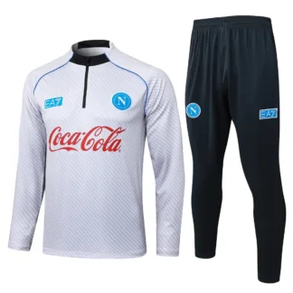 Tuta Napoli Grigia Mezza Zip Coca-Cola 2025/26 – vista frontale del completo dal fornitore