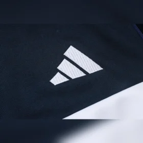 Chándal Real Madrid Azul Marino Franja Blanca 2026/27 — Detalle del producto