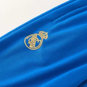 Tuta Real Madrid Blu Royal con Cappuccio 2026/27 – foto reale del dettaglio dei pantaloni