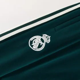 Tuta Real Madrid Crema e Verde con Cappuccio 2026/27 – foto reale del dettaglio dei pantaloni