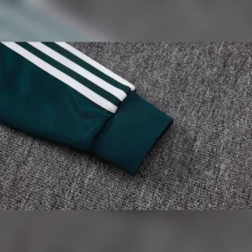 Chándal Real Madrid Verde Oscuro Franja Blanca 2026/27 — Detalle del producto